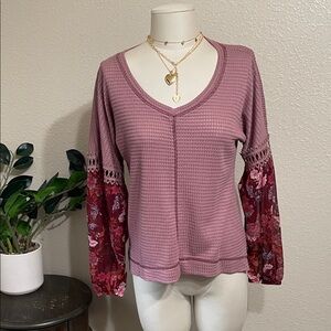 Floral Sleeve V-Neck Top - Pink